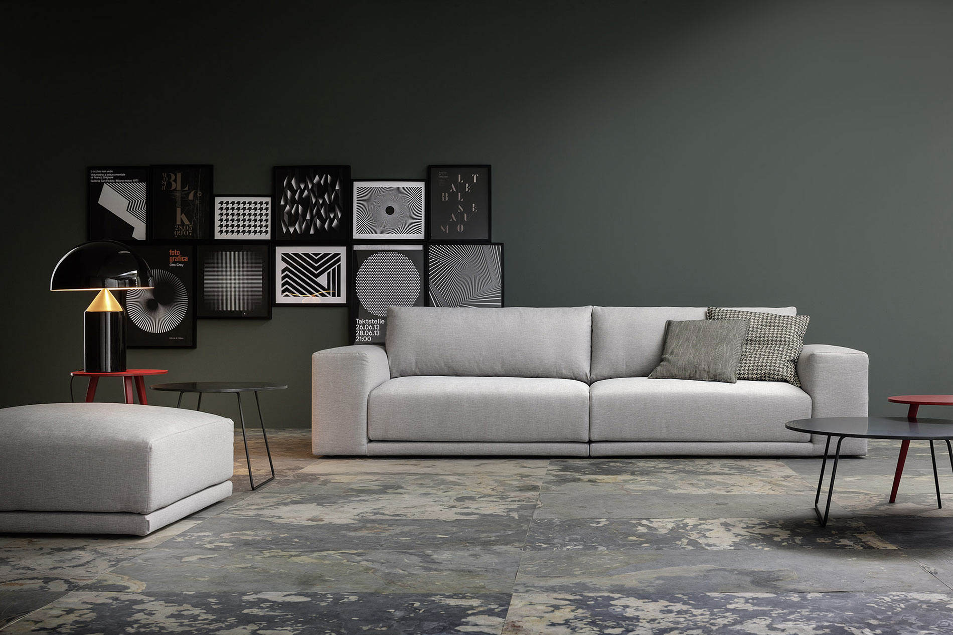 Großes breites Lounge Design Sofa